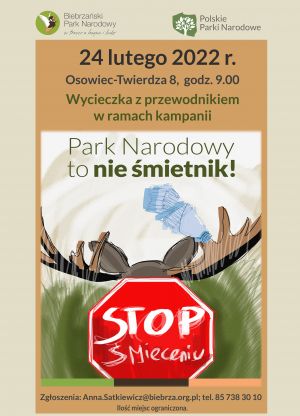 Kolorowy plakat pt. Park Narodowy to nie śmietnik. Pod tytułem głowa łosia z butelką "pet" zatkniętą na porożu. Pysk...