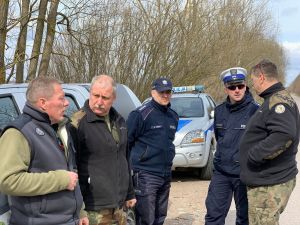 Nad bezpieczeństwem uczestników akcji czuwali funkcjonariusze Komendy Powiatowej Policji w Mońkach oraz służba Straży Parku.