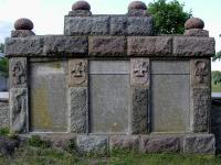 Białaszewo - mur kościelny z pamiątkową tablicą ku czci poległych żołnierzy niemieckich z 1915 roku fot: c. werpachowski